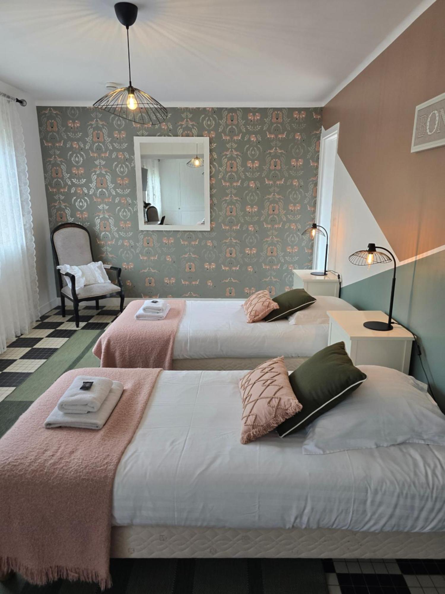 ארומנש-לה-באינס Hotel L'Ideal Le Mountbatten מראה חיצוני תמונה