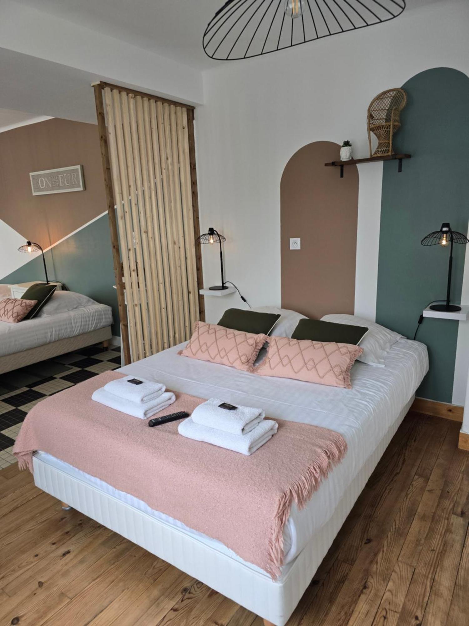 ארומנש-לה-באינס Hotel L'Ideal Le Mountbatten מראה חיצוני תמונה