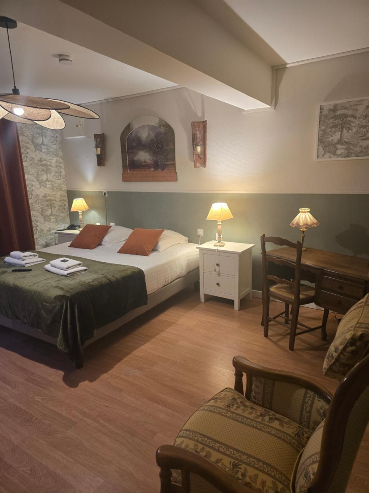 ארומנש-לה-באינס Hotel L'Ideal Le Mountbatten מראה חיצוני תמונה