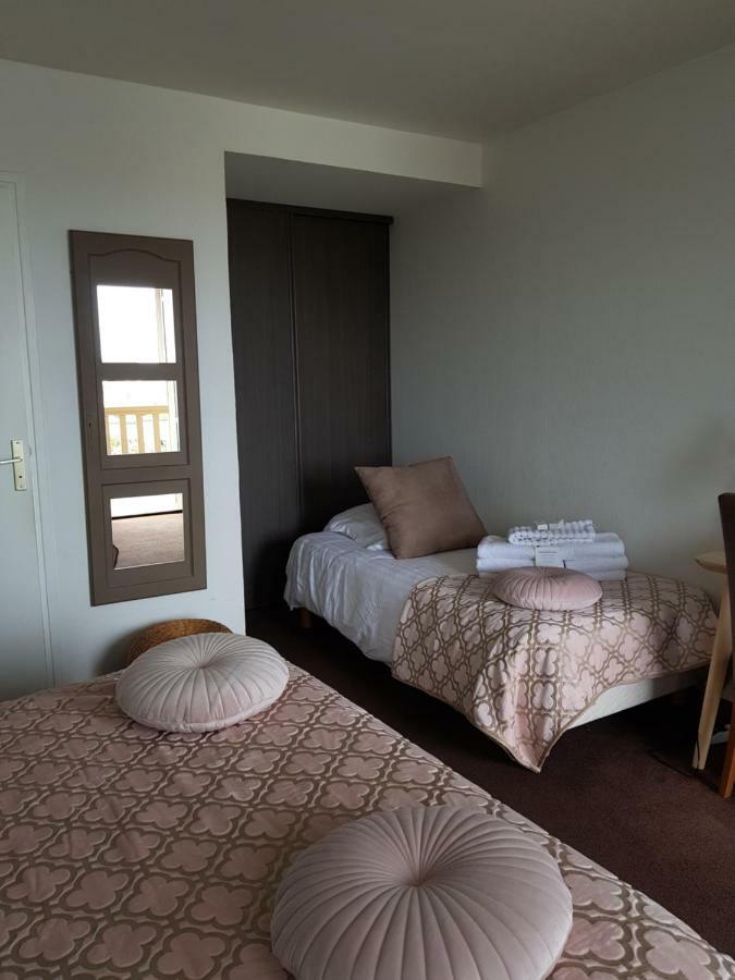 ארומנש-לה-באינס Hotel L'Ideal Le Mountbatten מראה חיצוני תמונה