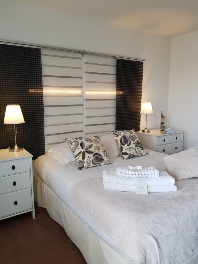 ארומנש-לה-באינס Hotel L'Ideal Le Mountbatten מראה חיצוני תמונה