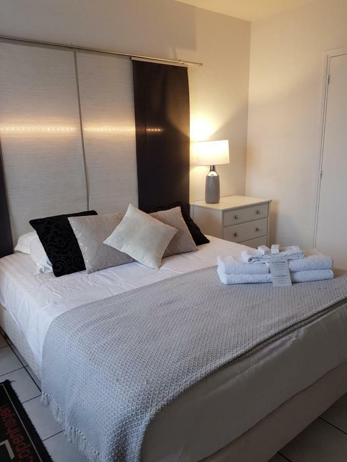 ארומנש-לה-באינס Hotel L'Ideal Le Mountbatten מראה חיצוני תמונה